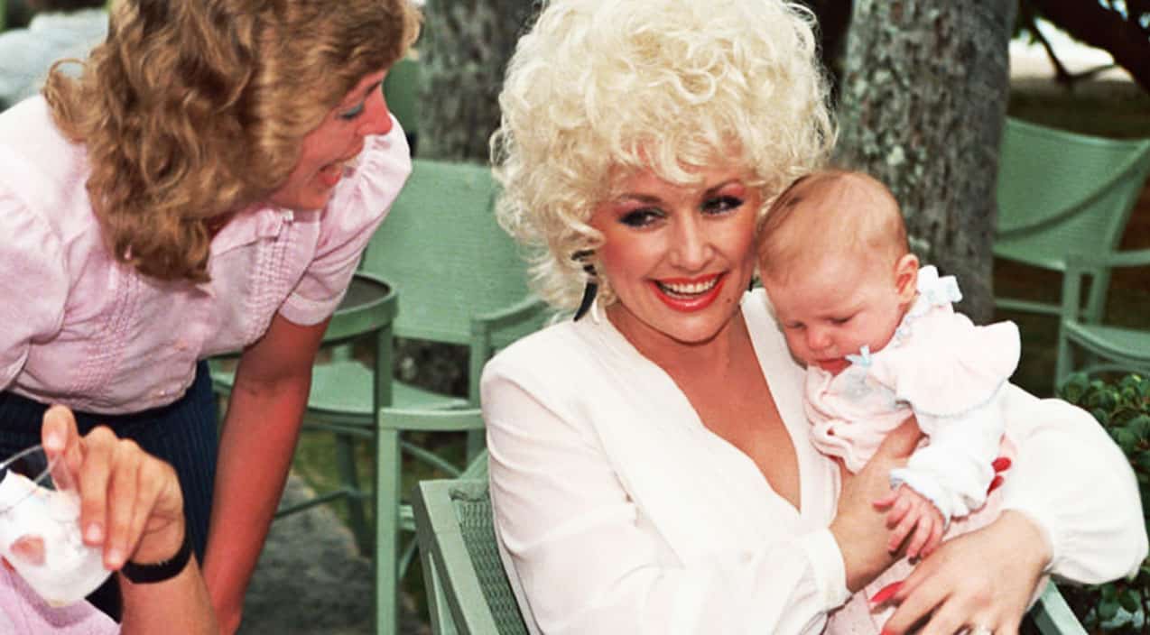 Dolly Reveals She Once Found A Baby In Her Driveway – Country Music Nation