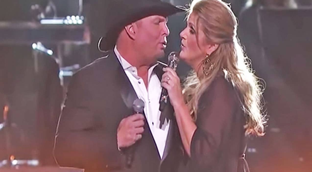 Garth & Trisha Steal The CMAs With Classic Country Duets – Country ...