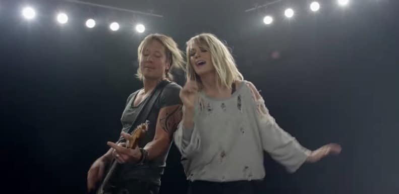 Keith Urban and Carrie Underwood performed a new version of their duet "The Fighter" at the CMT Music Awards in 2017