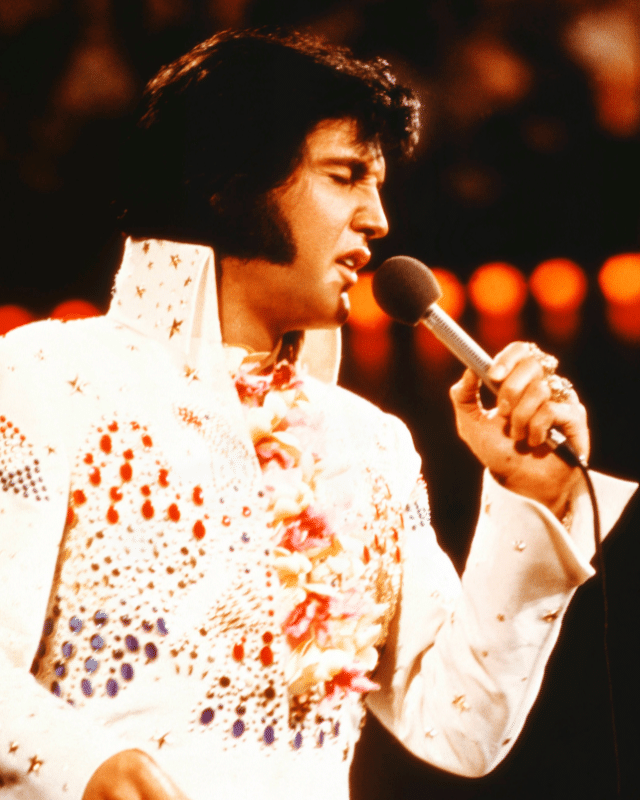 Elvis Presley singing in Hawaii