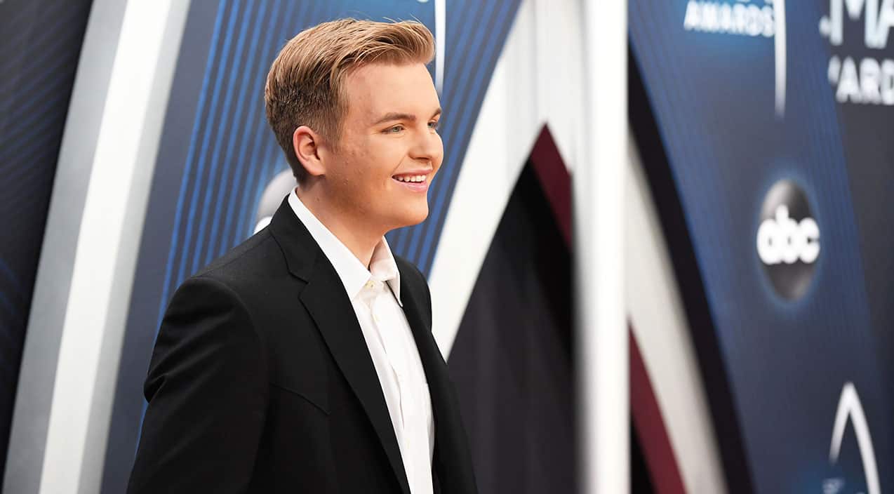 Caleb Lee Hutchinson Brought Special Date To CMAs – But It Wasn't Maddie  Poppe – Country Music Nation