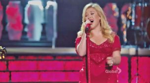 Kelly Clarkson performs a Christmas song. 