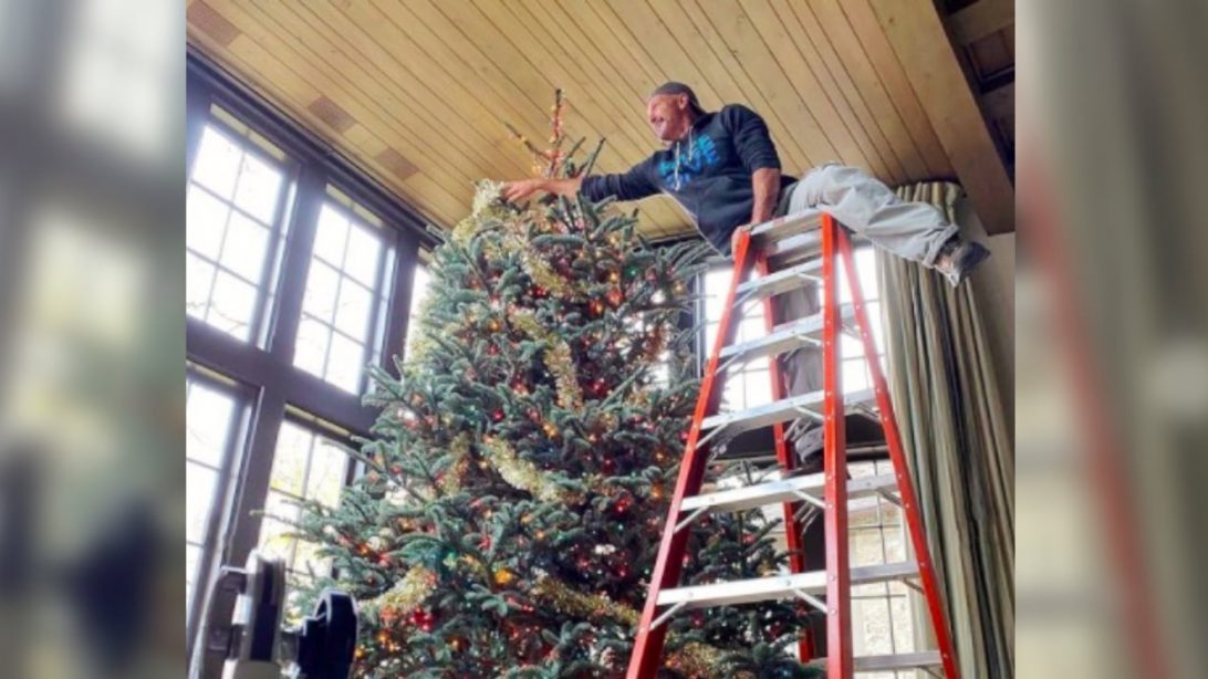 Tim McGraw Shares Photos Showing How He Decorated The Christmas Tree