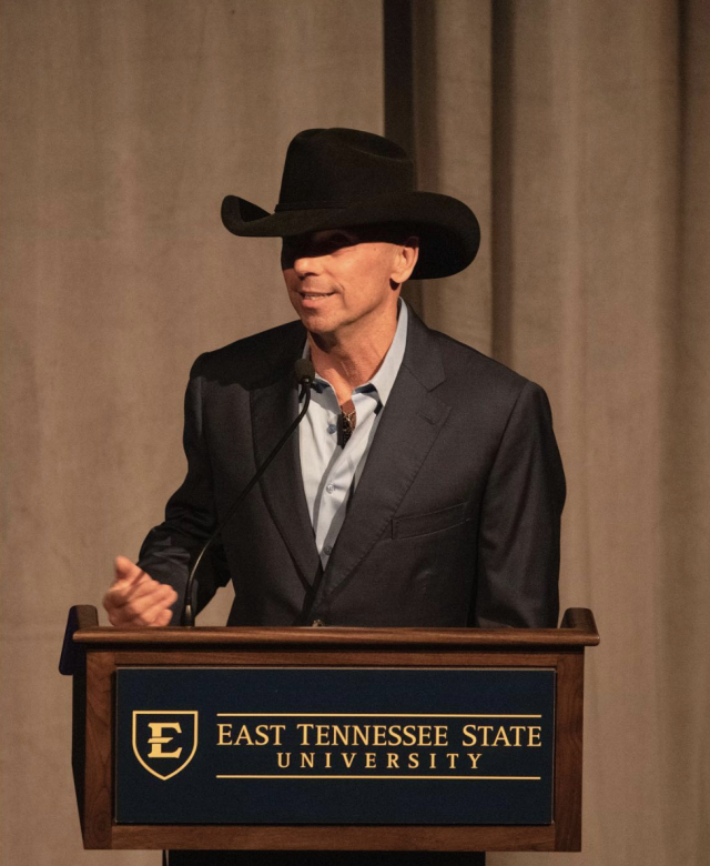 Kenny Chesney receives honorary doctorate from ETSU