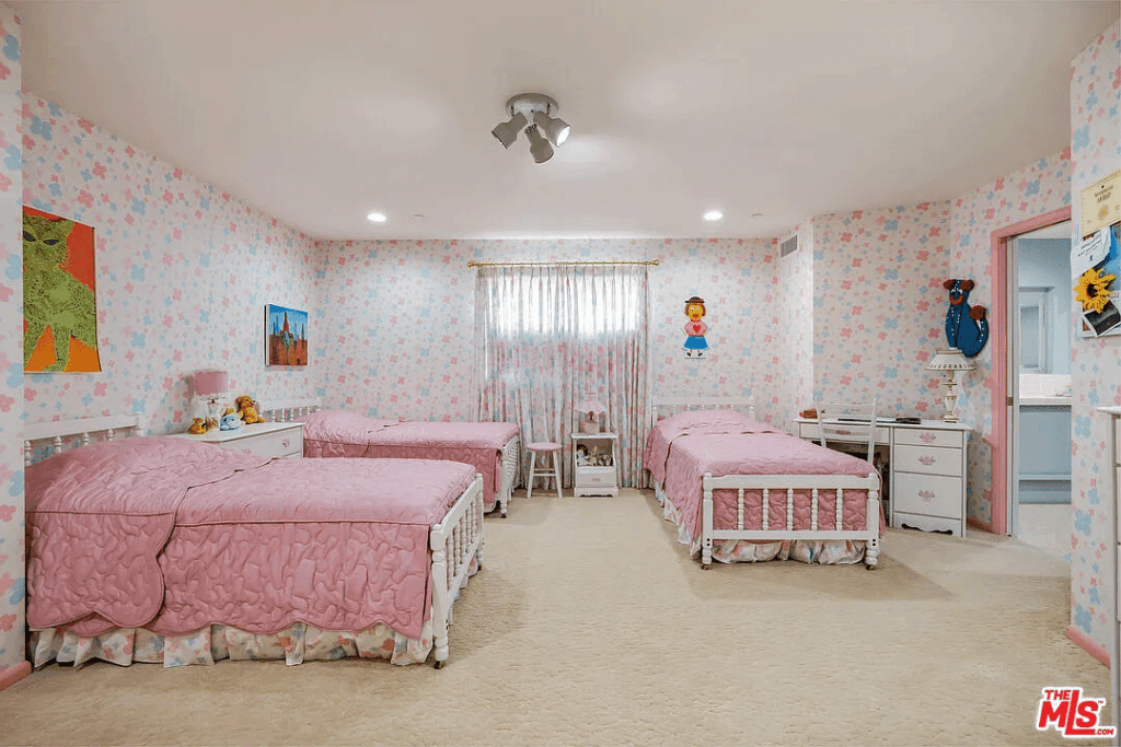 The 'Brady Bunch' House Is Listed For Sale And Resembles The Sitcom ...