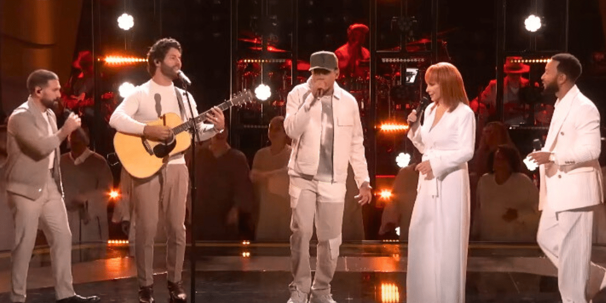 Season 25 "Voice" Coaches Sing Together For The First Time, Perform