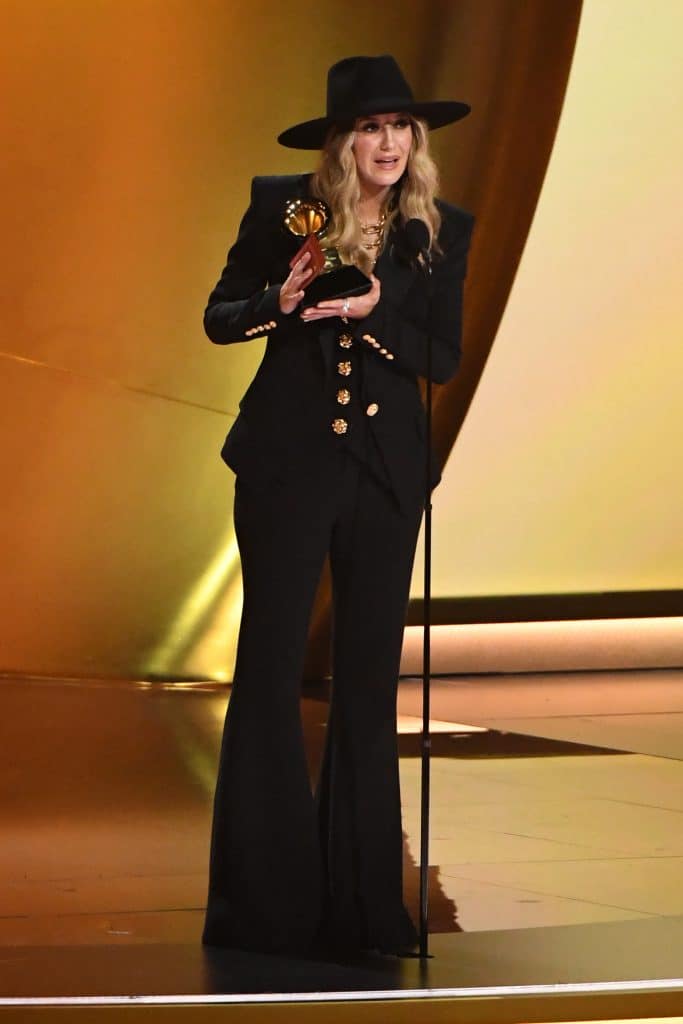 Lainey Wilson accepts the 2024 Grammy for <yoastmark class=