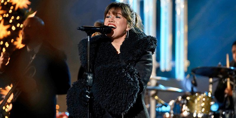 CHRISTMAS IN ROCKEFELLER CENTER -- 2024 -- Pictured: Kelly Clarkson