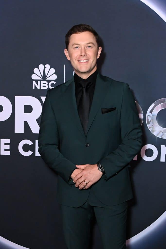 Scotty McCreery wore a green suit on the red carpet at Opry 100.