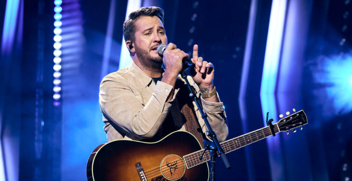 Luke Bryan Promises A Refund To Thousands Of Fans After Losing His Voice  Mid-Concert