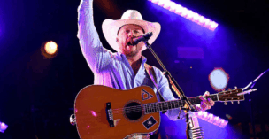 Cody Johnson performs "God Bless America" and fans sing along in a powerful moment